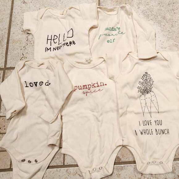 Tenth & Pine Organic Cotton Bundle of FIVE Holiday Bodysuits-0-3 M-USA Made - Picture 1 of 7